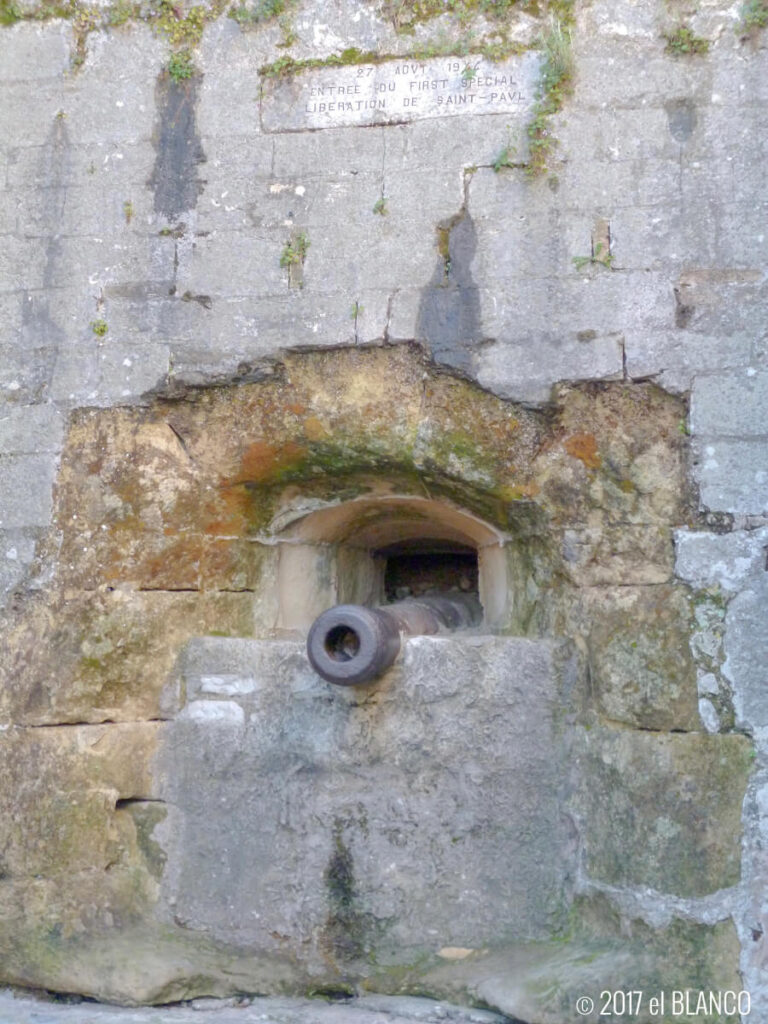 サンポール・ド・ヴァンスの城壁の砲台