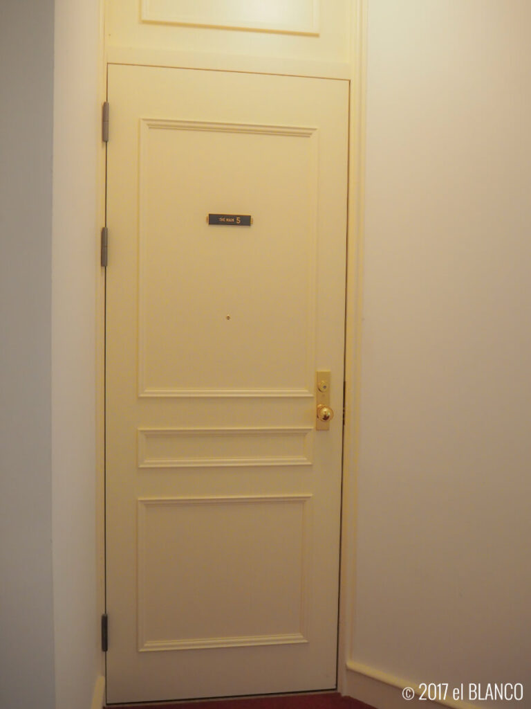 富士屋ホテル本館のドア