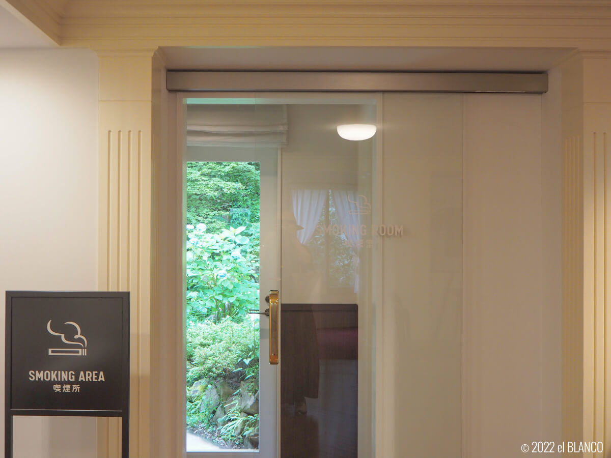 富士屋ホテルの喫煙所の入口