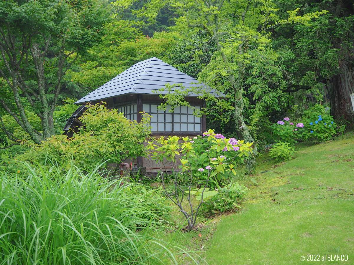 富士屋ホテルの日本庭園と水車小屋