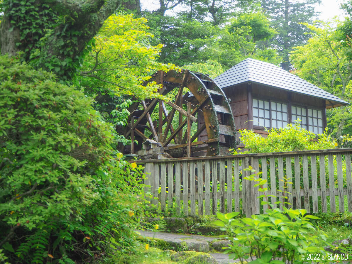 富士屋ホテルの日本庭園と水車小屋