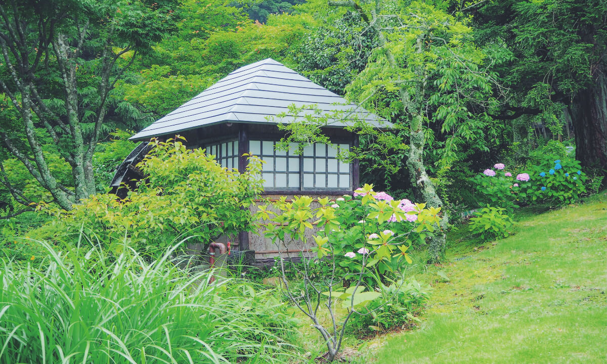 富士屋ホテルの日本庭園と水車小屋