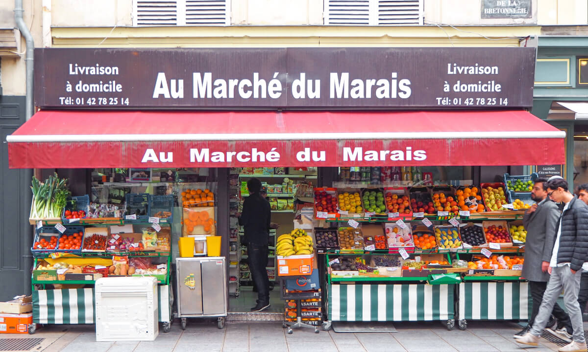 パリのマレ地区のマルシェ