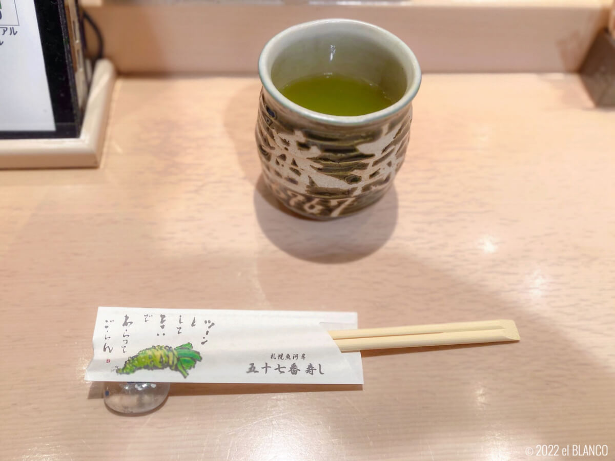 札幌魚河岸五十七番寿しの箸とお茶
