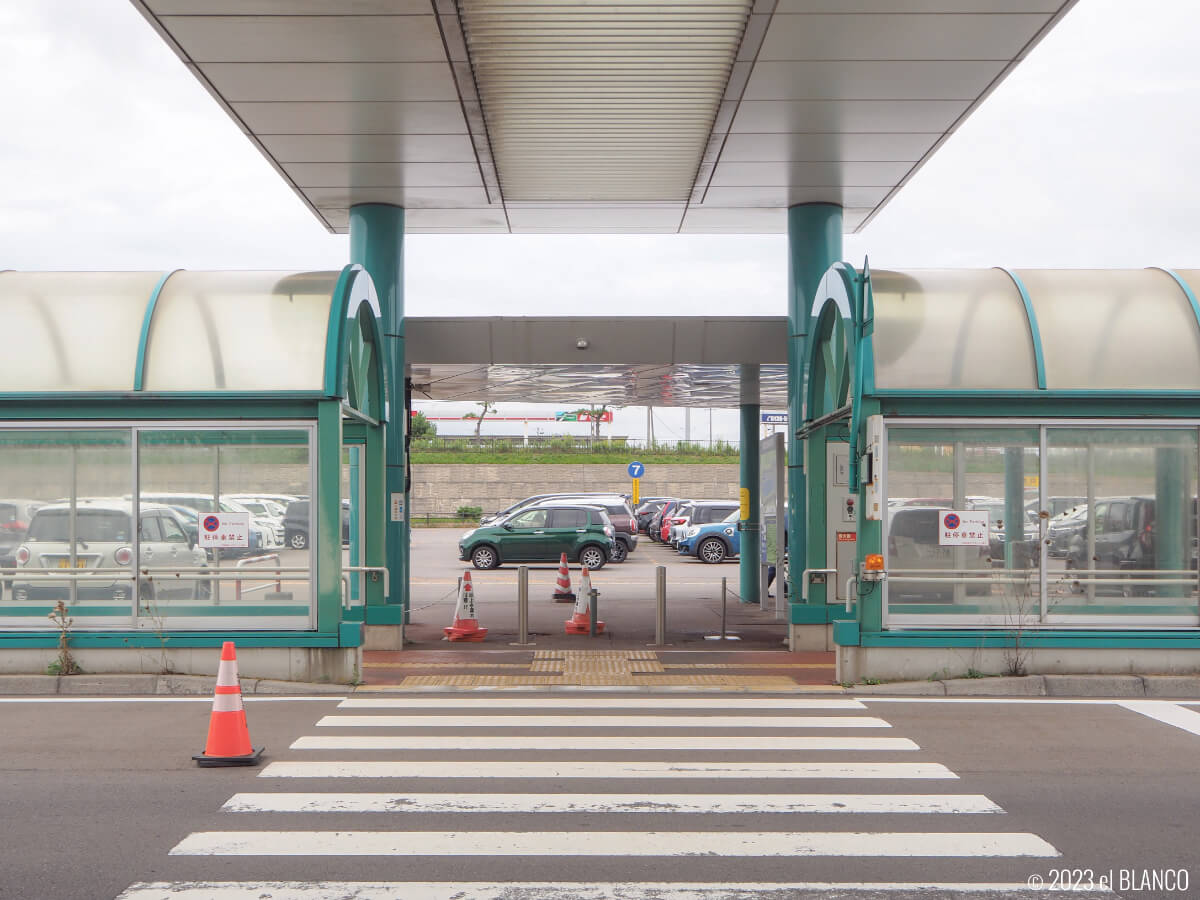 函館空港の駐車場