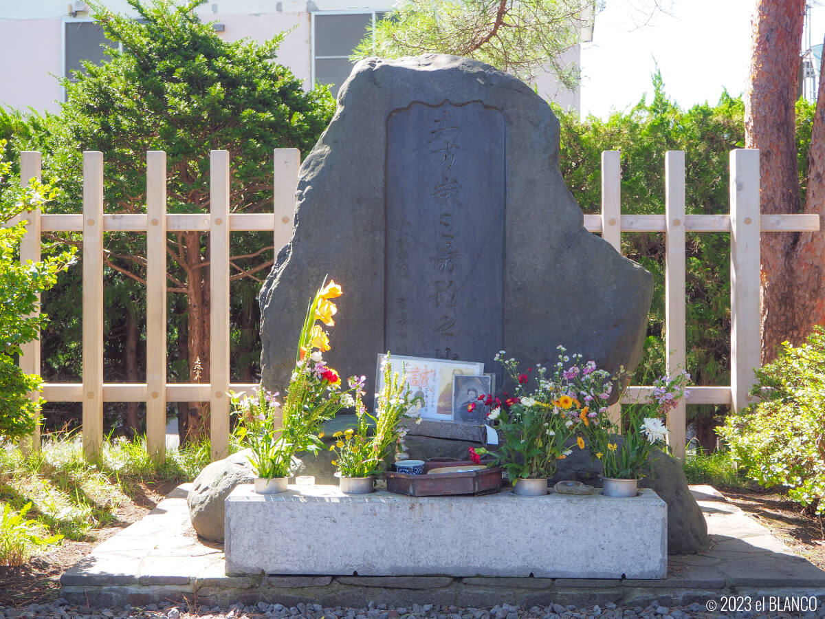 土方歳三最期の地碑